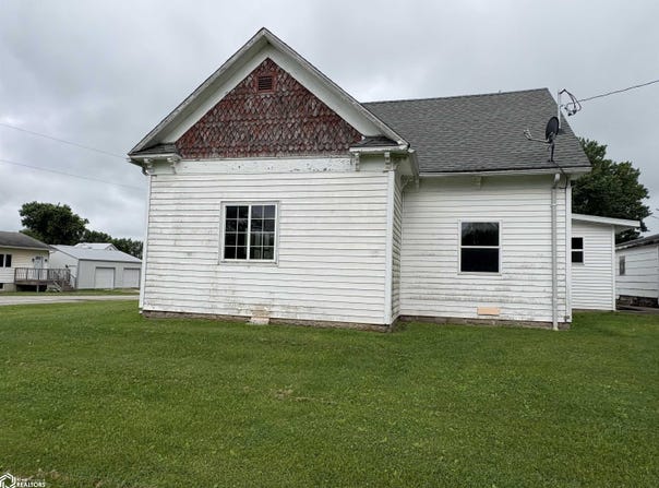 210 S Maple, Cincinnati, IA 52549