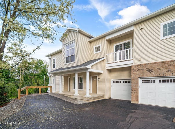 605 Vly Pointe Drive, Niskayuna, NY 12309