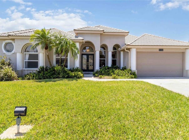 201 BAYSIDE COURT, NOKOMIS, FL 34275