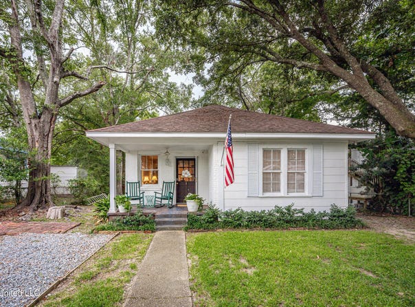 428 Dewey Avenue, Ocean Springs, MS 39564