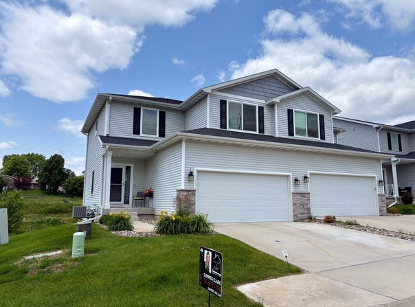 30 Keeneland Court, Pleasant Hill, IA 50327