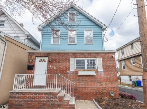 213 Summit Ave, Lyndhurst Twp., NJ 07071-1633