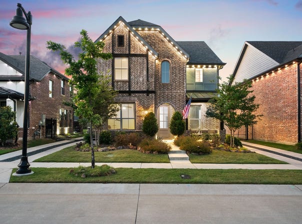 1908 Temple, Van Alstyne, TX 75495