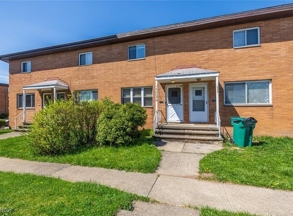 16225 Edgewood Court, Maple Heights, OH 44137