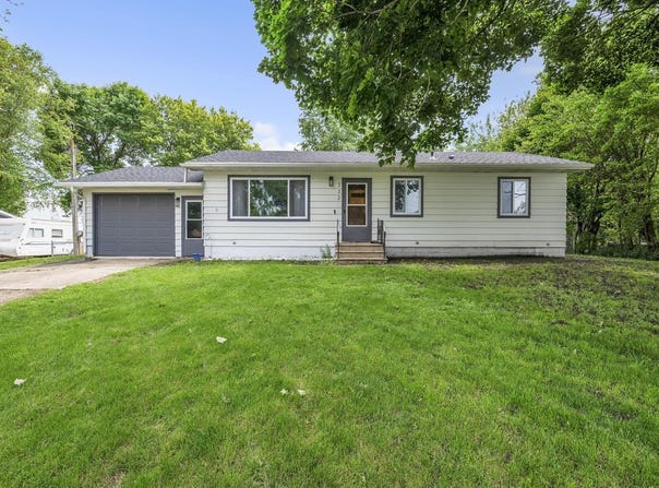 332 Saint James Avenue, Wallingford, IA 51365