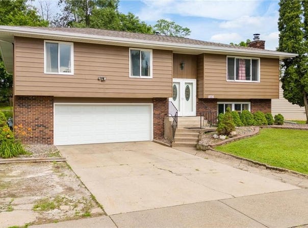 2735 Chisholm Avenue, North Saint Paul, MN 55109