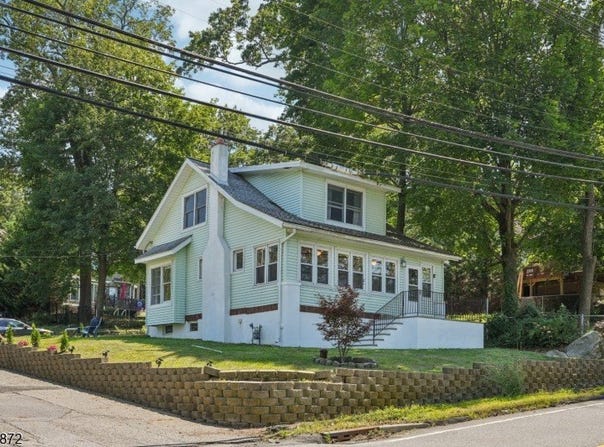432 Howard Blvd, Mount Arlington Boro, NJ 07856-1132