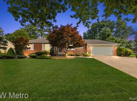 18241 Dunblaine Avenue, Beverly Hills, MI 48025