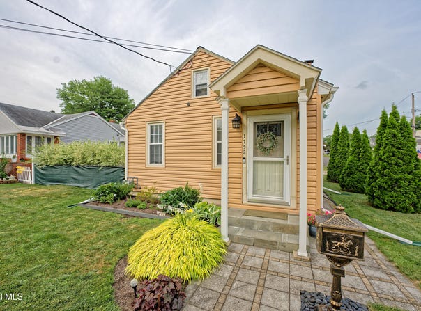 1752 Van Cortland Street, Schenectady, NY 12303
