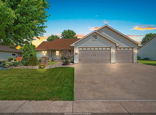 2450 MANCHESTER Drive, KAUKAUNA, WI 54130