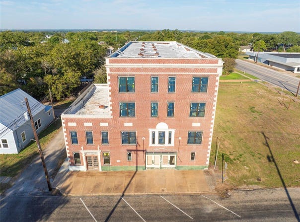 607 Lyons Ave, Schulenburg, TX 78956