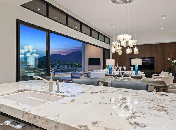 6587 N PALMERAIE Boulevard, Paradise Valley, AZ 85253