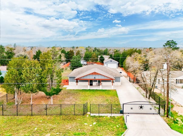421 Las Lomas Dr, Elgin, TX 78621