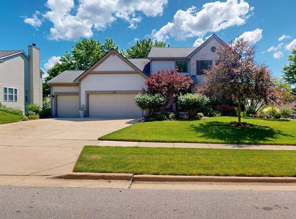 845 Red Barn Lane, Elgin, IL 60124