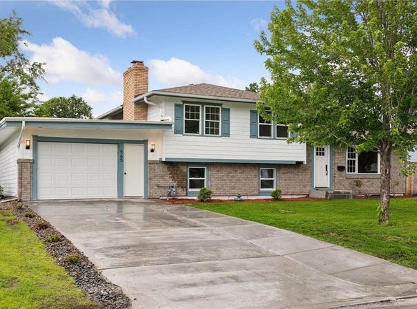 565 57th Avenue NE, Fridley, MN 55432