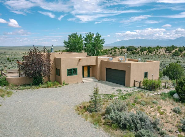 976 Hwy 110, Ranchos de Taos, NM 87557