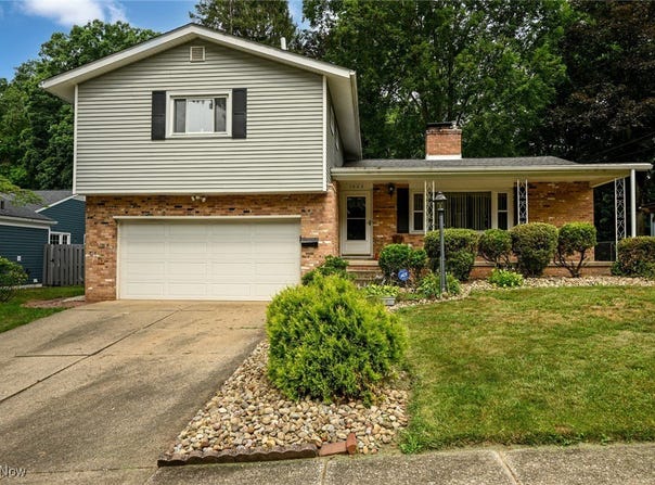 1423 Shanabrook Drive, Akron, OH 44313