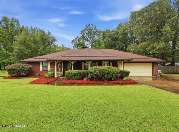 232 White, Florence, MS 39073