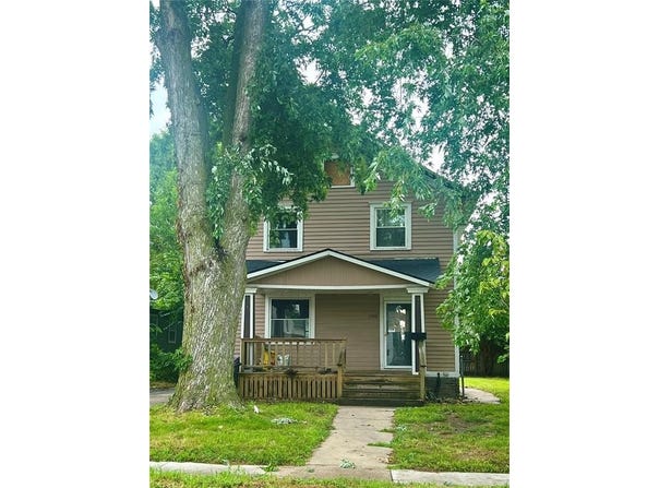 1106 Elmhurst, Cedar Rapids, IA 52402