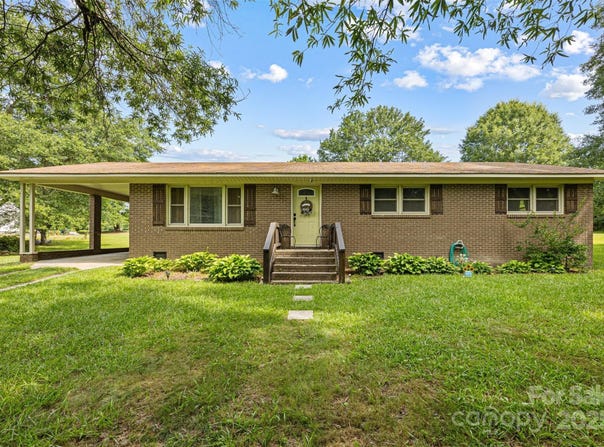 1520 Calder Lane, Clover, SC 29710