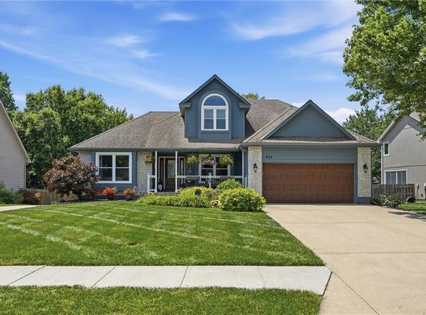204 N WALKER Drive, Raymore, MO 64083