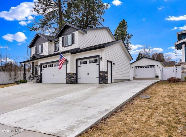 10589 North Crimson Dr, Hayden, ID 83835