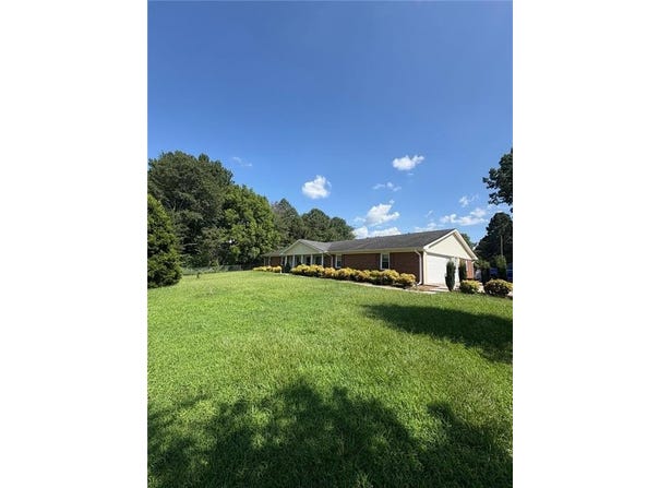 447 LOVEBRIDGE Road SE, Calhoun, GA 30701