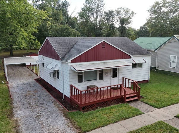 604 W College Street, Fairfield, IL 62837