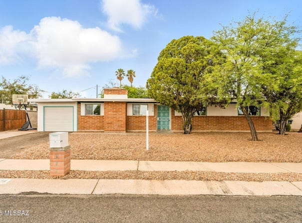 8428 E Eli Street, Tucson, AZ 85710