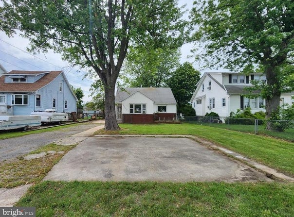 2122 LODGE FOREST DR, BALTIMORE, MD 21219