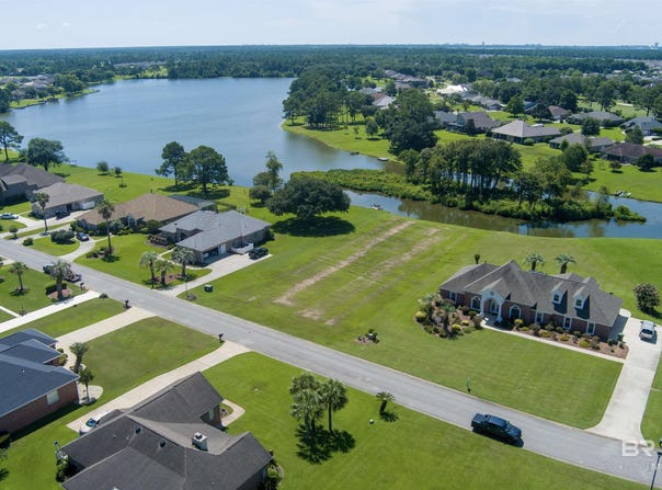 9328 Lakeview Drive, Foley, AL 36535