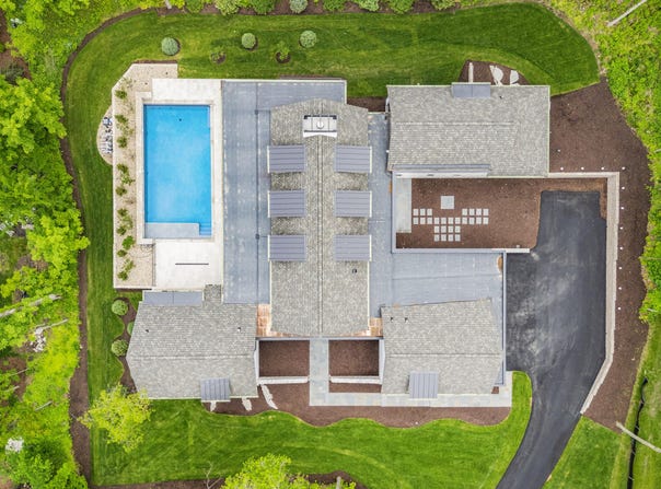 1572 N Creekside Ln, Lake Geneva, WI 53147