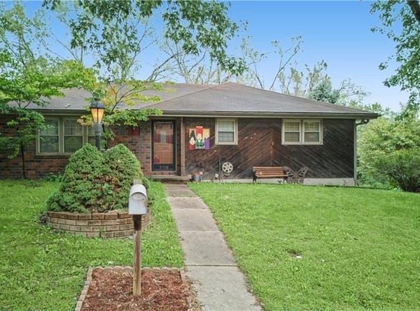 1950 Safari Drive, St Joseph, MO 64506