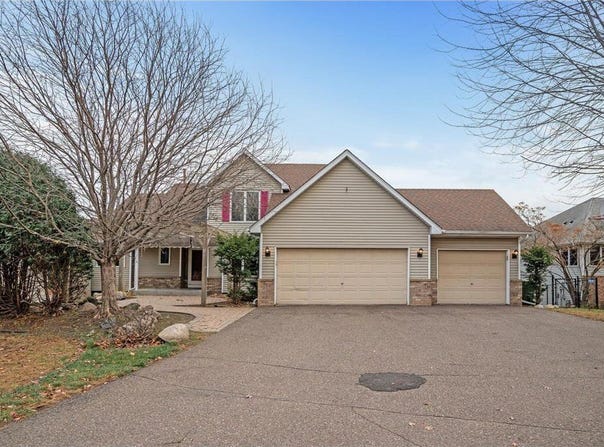 2970 Western Avenue N, Roseville, MN 55113