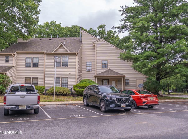 410 Owls Nest Court, Jackson, NJ 08527