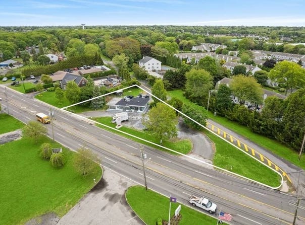 590  County Road 39, Southampton, NY 11968