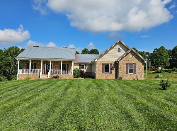 2392 Mt Zion Rd, Woodlawn, VA 24381