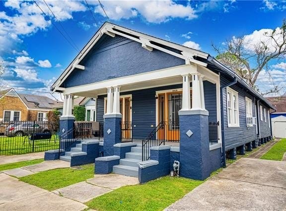 8624 APPLE Street, New Orleans, LA 70118