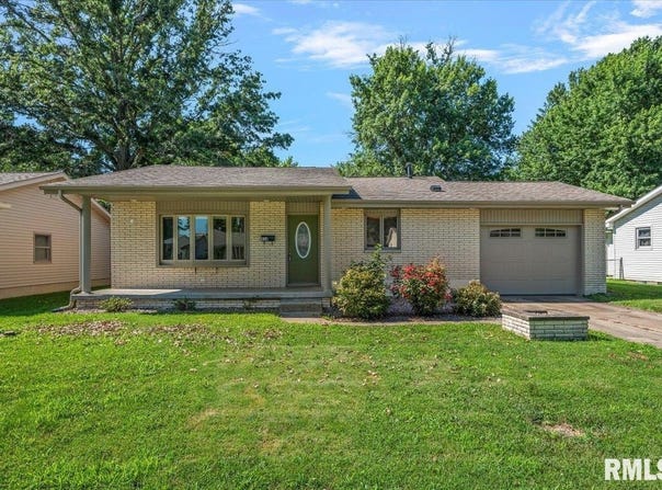 814 VIRGINIA Avenue, Taylorville, IL 62568