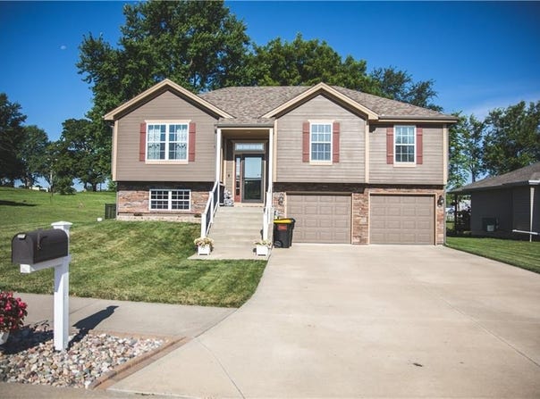 206 S Catalpa Street, Savannah, MO 64885