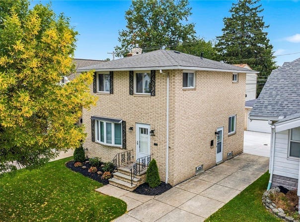 3908 Kenmore Avenue, Parma, OH 44134