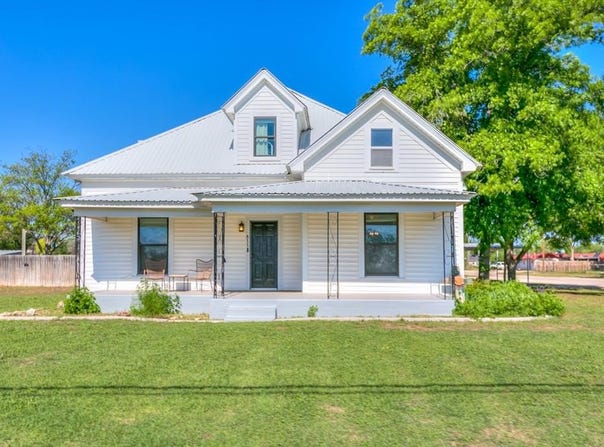 511 Elm St, Sterling City, TX 76951