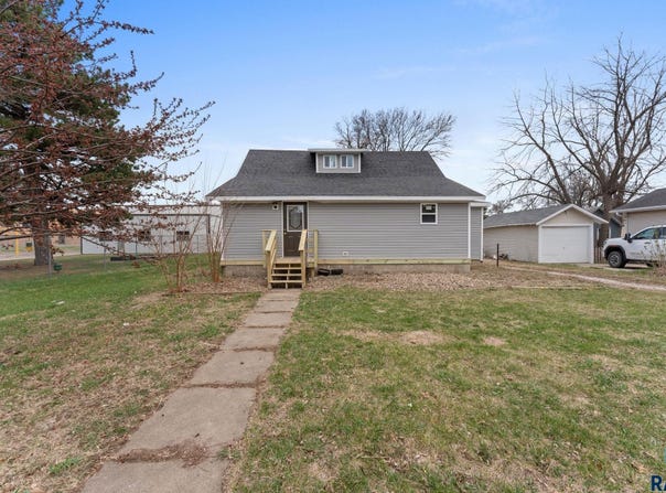 307 W Oak St, Beresford, SD 57004