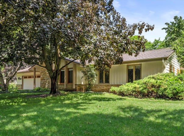 S67w17330 Rossmar Ct, Muskego, WI 53150
