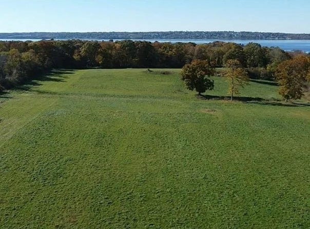 Main Road, Tiverton, RI 02878