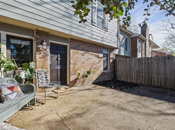 1672 CENTRAL Ave, Memphis, TN 38104