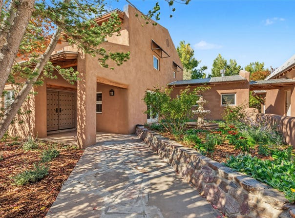 224 Simpson, Taos, NM 87571