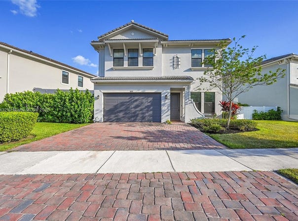 8650 NW 39th Ct, Coral Springs, FL 33065