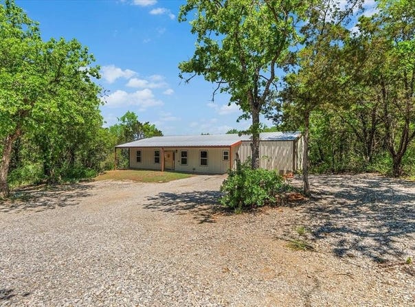 700 W Palo Pinto Street, Santo, TX 76472