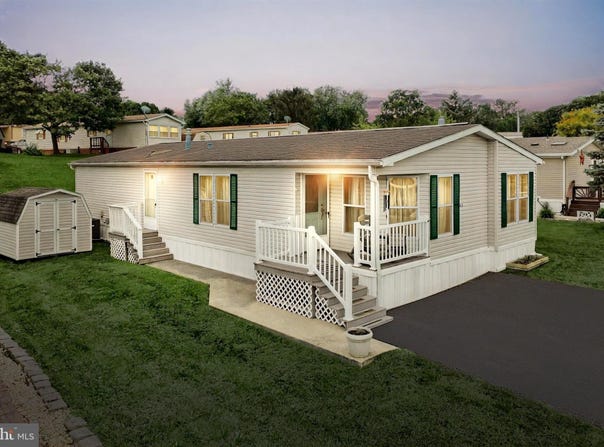 211 ROBIN DRIVE, RED LION, PA 17356